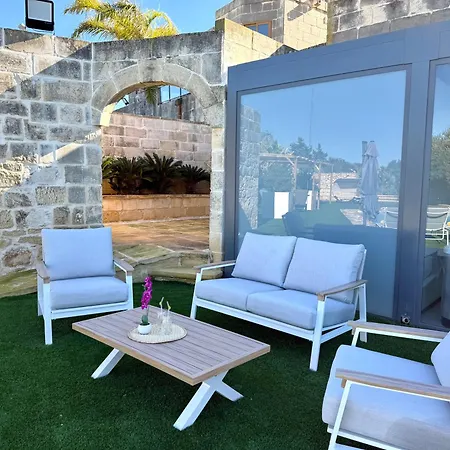 Carmena W/pool&jacuz Byarcocollection Bur Marrad